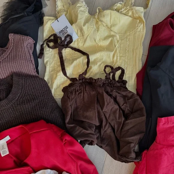 Huge name brand clothing lot - Picture 6 of 10